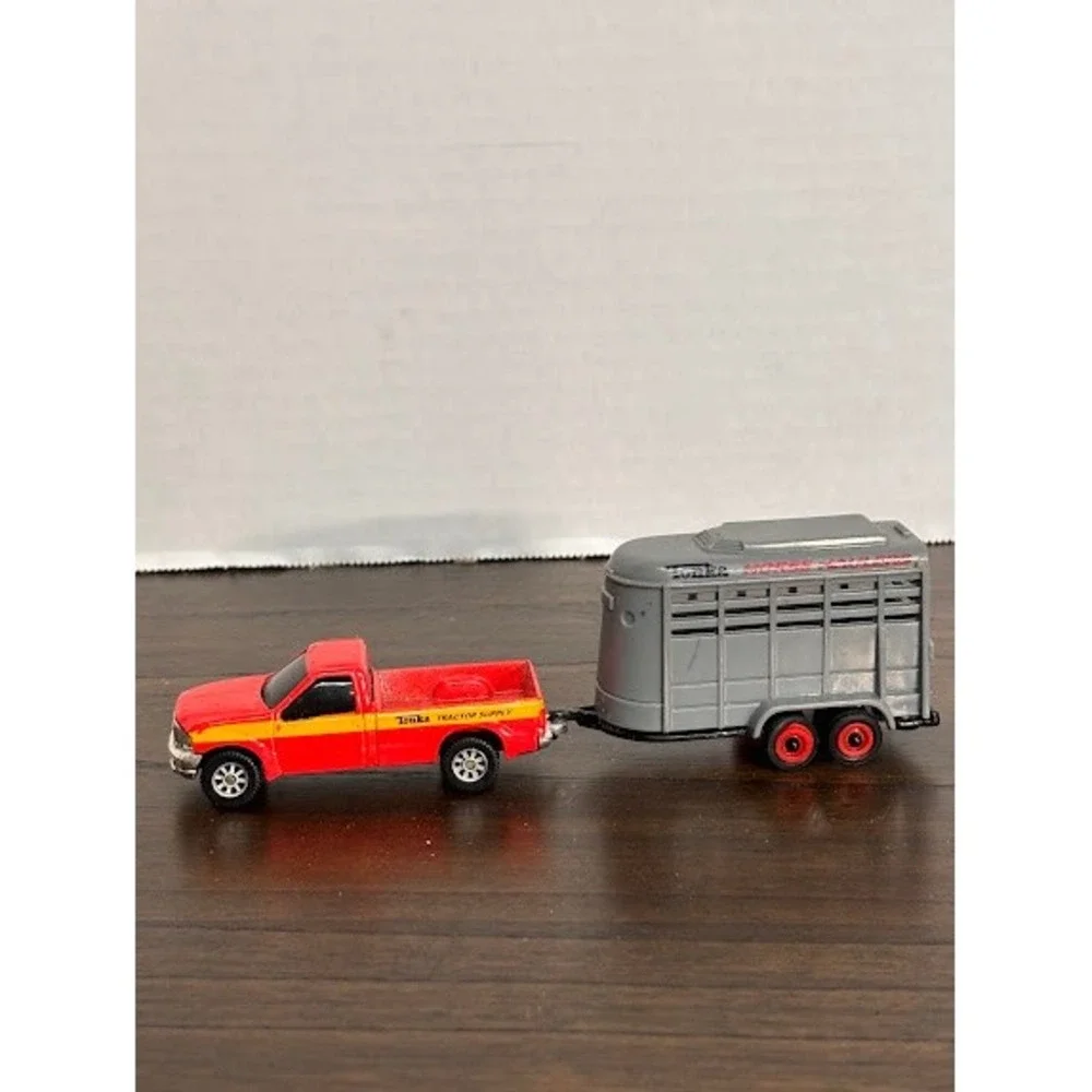 Maisto Tonka Tractor Supply Ford F-350 Super Duty Truck & Horse Trailer Set